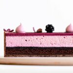 Maja Vase Instagram – Blackberry meringue brownie tart ☁️💕 #flødebolletærte 🌸 That fluffy texture 🙉👉🏻