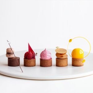 Maja Vase Instagram - Tiny dessert tapas for New Year’s Eve? 🍾✨

Salted chocolate caramel, raspberrry vanilla, blackcurrant, salted caramel peanut, and lemon 🍫🍓🥜🍋 Swipe to peek inside 👉🏻

I’ll share the recipe tomorrow ❤️