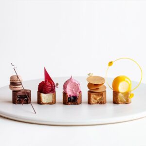 Maja Vase Instagram - Tiny dessert tapas for New Year’s Eve? 🍾✨

Salted chocolate caramel, raspberrry vanilla, blackcurrant, salted caramel peanut, and lemon 🍫🍓🥜🍋 Swipe to peek inside 👉🏻

I’ll share the recipe tomorrow ❤️