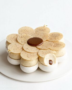 Maja Vase Instagram - Coffee pecan pavlova ☕️🌸 

Light and crispy coffee meringue flower with a slightly chewy center, silky smooth coffee white chocolate chantilly, salted coffee pecan praline, and a glittering coffee chocolate flower ✨