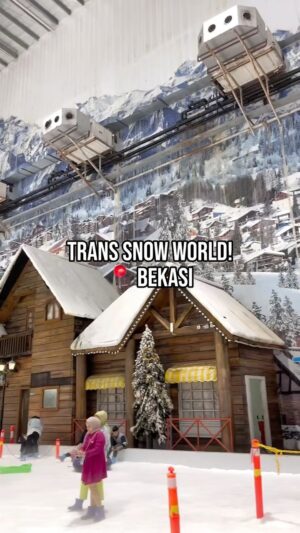 Makayla Rose Hilli Instagram - Aku senengg banget ke trans snow world sama temen aku! ☃️ soalnya banyak permainan yang seru seru, @transsnowworld.bekasi adalah tempat yang sangat menghibur untuk dikunjungi bersama teman-teman atau keluarga!🫧 Ada banyak aktivitas yang dapat dilakukan di sana, mulai dari selucuran di es!, ski! dan bisa chair lift juga!!🎧 Tempat ini juga menyediakan fasilitas yang lengkap seperti food court dan musholla !🌨️ Trans Snow World Bekasi adalah tempat yang sangat cocok untuk menghabiskan waktu dengan orang-orang terdekat Anda!!🫐 #masyaallahtabarakallah #makaylarose #makaylarosehilli #ootdhijab #hijabgirl #snow #mainsalju