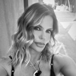 Makoke Instagram - Ya estamos a mitad de semana, y con una primavera nublada… en blanco y negro, nos vemos esta tarde en @asieslavidatele