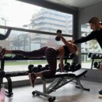 Makoke Instagram - 🔁 Circuito FullBody para moldear el cuerpo - realizar de 3 a 4 series por ejercicio - realizar de 10 a 15reps por ejercicio ⚠️ejecutar los ejercicios a ritmo lento. 🏃‍♀️ finaliza este entrenamiento con 10’ de cardio. #personaltrainer #sport #fitness #gym #coach