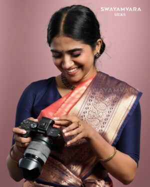 Malavika Manoj Instagram - Capturing Elegance 

 @malavika_manojj wearing: Traditional copper tissue saree in self design with contrast defined border in peach and navy blue combination

#swayamvarasilks #malavikamanoj #joemovie
#kerala #trending