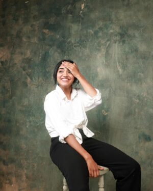 Malavika Manoj Instagram - 🤍

Photography: @bhoopalm_official
Makeup: @zai.makeover.studio
Stylist: @ishwaryaalaguvel 
Hairstyle : @preeshahairstylist
Organised by : @tamilmanioffl