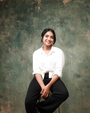 Malavika Manoj Instagram - 🤍

Photography: @bhoopalm_official
Makeup: @zai.makeover.studio
Stylist: @ishwaryaalaguvel 
Hairstyle : @preeshahairstylist
Organised by : @tamilmanioffl