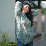 Malavika Sreenath Instagram – Incase you missed some chiri 🌝😎

Shot by @muzammilmooza 🕶️
Shirt @senora_western_outlet 🫶🏼

Special Thanks @amritha_lakshmi___ 🤍