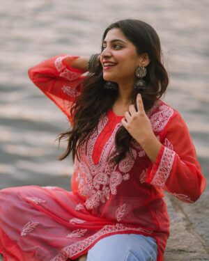 Malavika Sreenath Instagram - Magical evenings by the sea, sun , lights and her 🤍