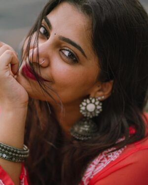 Malavika Sreenath Instagram - Magical evenings by the sea, sun , lights and her 🤍