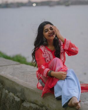 Malavika Sreenath Instagram - Magical evenings by the sea, sun , lights and her 🤍
