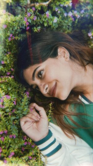 Malavika Sreenath Instagram - Little thing that makes her happiest 🫰🏻🤍

#reels #reelsinstagram #friendship #bestie #girlbestie #bestfriends #trending #heeriye #bollywood #instareels