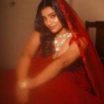 Malavika Sreenath Instagram - रानी ❤️‍🔥 Ft @malavika_sreenath Photography @muzammilmooza Styling @styledbyalbin_ @_a.l.b.i.n MUAH @_anish_makeup_artist Outfit @thunnal Jewellary @adorebypriyanka Location @abad.hotels