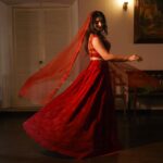 Malavika Sreenath Instagram - रानी ❤️‍🔥 Ft @malavika_sreenath Photography @muzammilmooza Styling @styledbyalbin_ @_a.l.b.i.n MUAH @_anish_makeup_artist Outfit @thunnal Jewellary @adorebypriyanka Location @abad.hotels