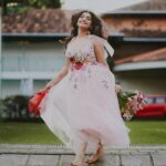 Malavika Sreenath Instagram - Can I go where you go 🌸 Ft @malavika_sreenath Photography @muzammilmooza Styling @styledbyalbin_ @_a.l.b.i.n MUAH @_anish_makeup_artist Outfit @by.albin Bouquet @rose__factory
