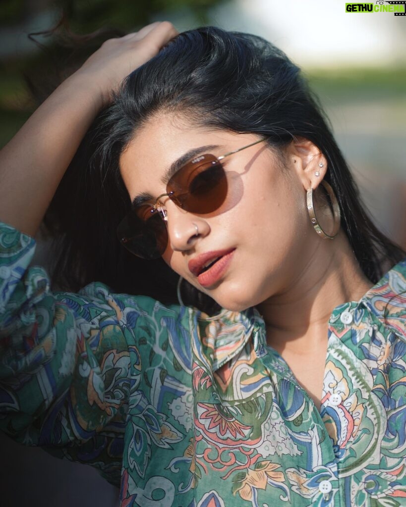 Malavika Sreenath Instagram - Incase you missed some chiri 🌝😎 Shot by @muzammilmooza 🕶️ Shirt @senora_western_outlet 🫶🏼 Special Thanks @amritha_lakshmi___ 🤍