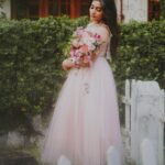 Malavika Sreenath Instagram – Can I go where you go 🌸

Ft @malavika_sreenath 
Photography @muzammilmooza 
Styling @styledbyalbin_ @_a.l.b.i.n 
MUAH @_anish_makeup_artist 
Outfit @by.albin 
Bouquet @rose__factory