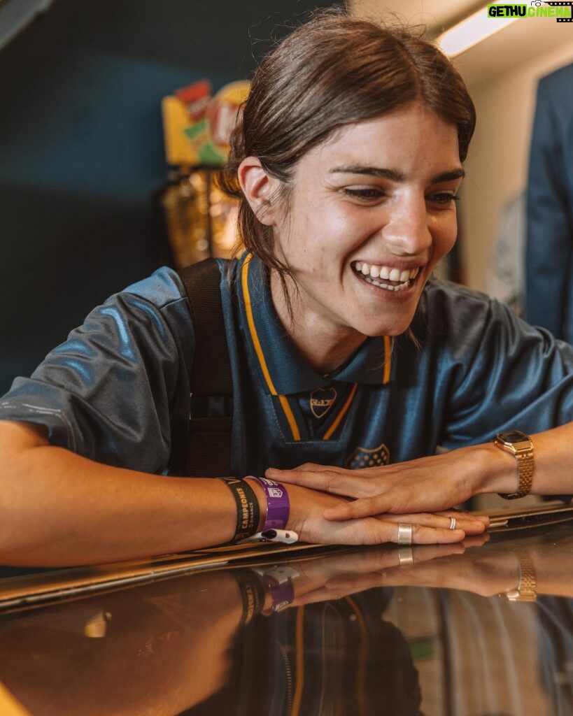 Malena Sánchez Instagram - 💙💛💙 Que fin de semana de emociones, boca te amo “aunque ganes o pierdas no me importa una mierda” -La próxima quiero en la bombonera -Sigo sin poder creerlo -La fotito de @chinasanjuann 🤍 -En el stand de @laysarg con mucha manija de jugar al fútbol -Siempre Diego, también foto de la china -La 12 de mi corazón -Tan yo -Na bueno, que crack -El estadio La Pedrera -La magia de la previa que esta vez la vivi desde un micro pero SIEMPRE BOCAAAAAA BOCA BOCAAAAA Gracias infinitas @laysarg por este fin de semana lleno de sorpresas. Y por la previa con #ProyectoDeLays