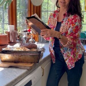 Małgorzata Pieczyńska Instagram - Rodzina w komplecie ❤️Zapach pieczonego chleba 👍❤️na śniadanie ciasto drożdżowe , domowy twarożek, dżemy truskawkowo-różane do tego słońce , które o tej porze roku …nie zachodzi 😜czego chcieć więcej

#rodzinneśniadanie #rodzinnewakacje #domoweśniadanie #szwecja🇸🇪 #zdroweprzepisy #rodzinnaatmosfera #wakacje2024