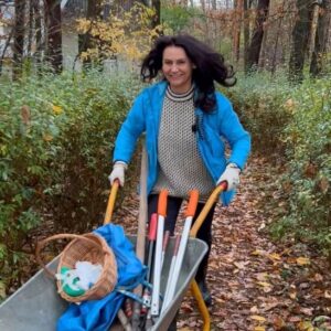 Małgorzata Pieczyńska Instagram - Jakie to szczęście, że zdążyłam uporządkować ogród przed nadejściem śniegu 😜❄️🌲🌱