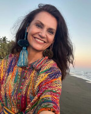 Małgorzata Pieczyńska Instagram - Cuda Salvadoru i Gwatemali, oceanu, wulkanów tropikalnej roślinności to nic w porównaniu z możliwością spędzenie czasu z najbliższymi ♥️👪♥️🌴🌞🌊

#familytime #rodzinnie❤