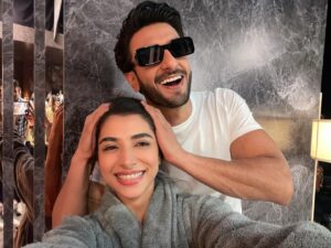 Malhaar Rathod Instagram - Whattay guy !! @ranveersingh !! 🎬🤩
#inbetweenshots #comingsoon #rockythisside