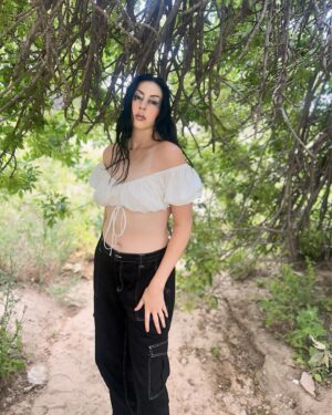 Maliah Arrayah Instagram - i felt cute, i put some glitter on or whatever🥰🫶🏼🖤🦋