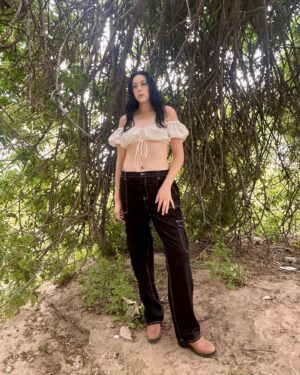 Maliah Arrayah Instagram - i felt cute, i put some glitter on or whatever🥰🫶🏼🖤🦋