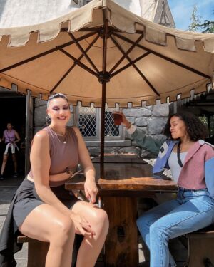 Maliah Arrayah Instagram - Checked it off my list ✌🏼🫶🏼😅 Had so much fun! 
Got to hang out with my friend @its.monicalynne 🫶🏼😇 had a butterbeer so my life is complete or something 🤷🏻‍♀️🤪 ALSO JURASSIC SOAKED US SIT IN THE FRONT IF YOU WANT THAT EXPERIENCE😭