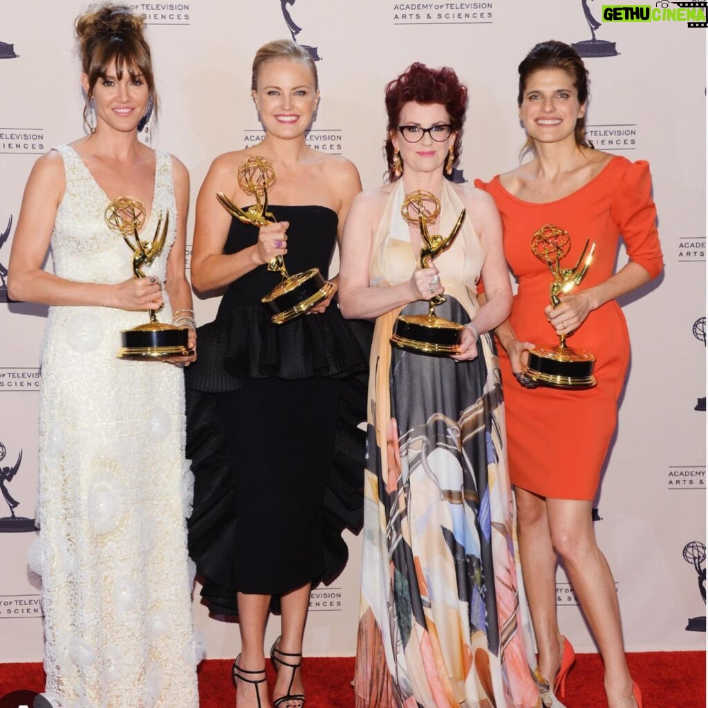 Malin Åkerman Instagram - In honor of the Emmy awards this evening, I’m throwing it back to those times we won the Creative Arts Emmys for “Childrens Hospital” on Adult swim with the best crew in the world 💫 Good luck to all the nominees and a huge congrats! 🍾 #emmys #emmyawards