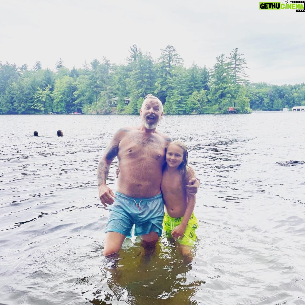 Malin Åkerman Instagram - A little Canadian summer wrap up 🇨🇦 #lakelife #nature #happyplace #friends #family @christiemann1 @tanyajeanpeterson @marcustarnoy @bubbanicholson @carolinejmurray @jennyloufischer