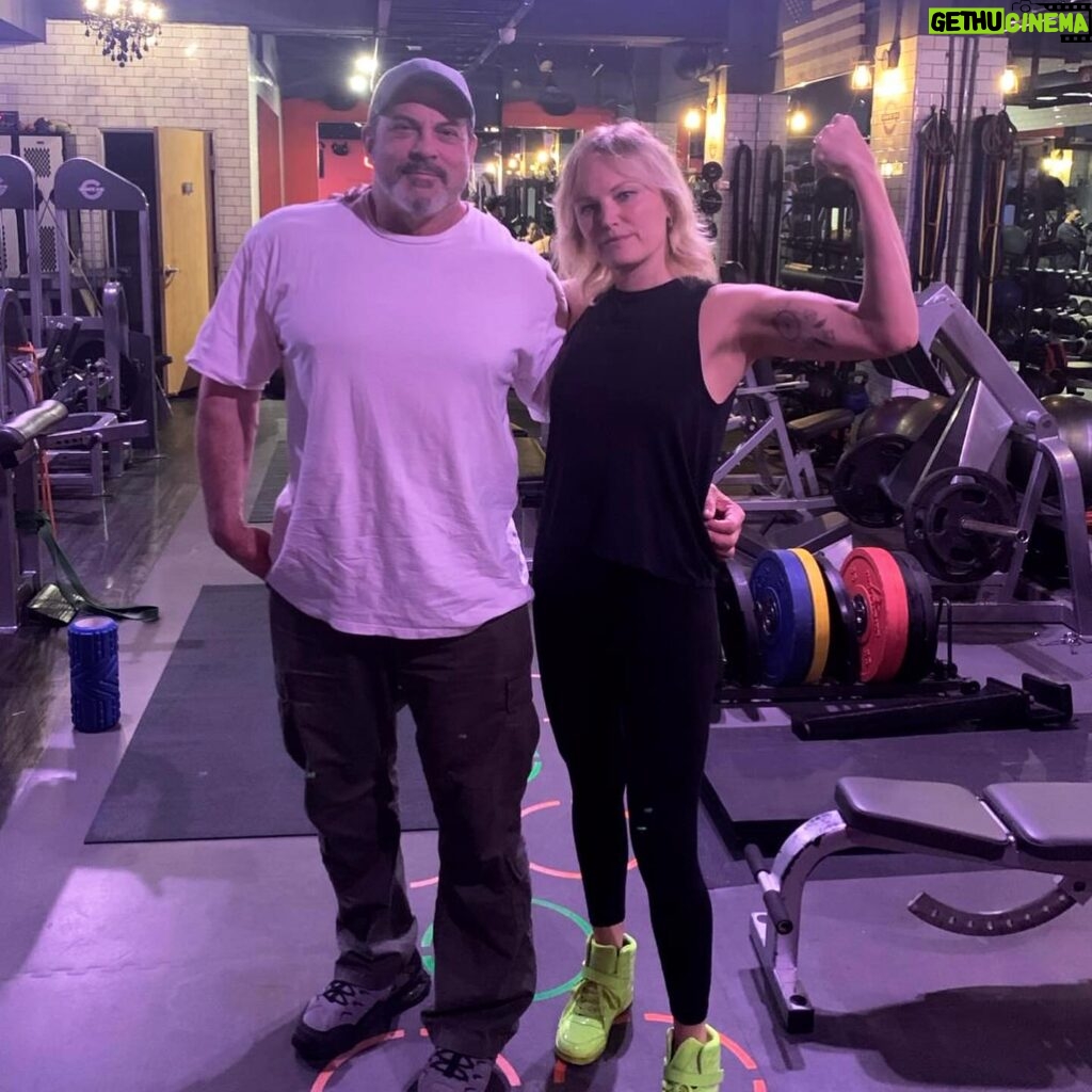 Malin Åkerman Instagram - Working hard to bring Margo Banks to life y’all 💫 with none other than the legendary @grantrobertsfit #thehuntingwives @starz @may_cobb @rebecca_p_cutter