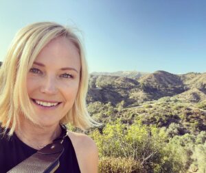 Malin Åkerman Instagram - Sunday morning hike…#natureheals ☀️
