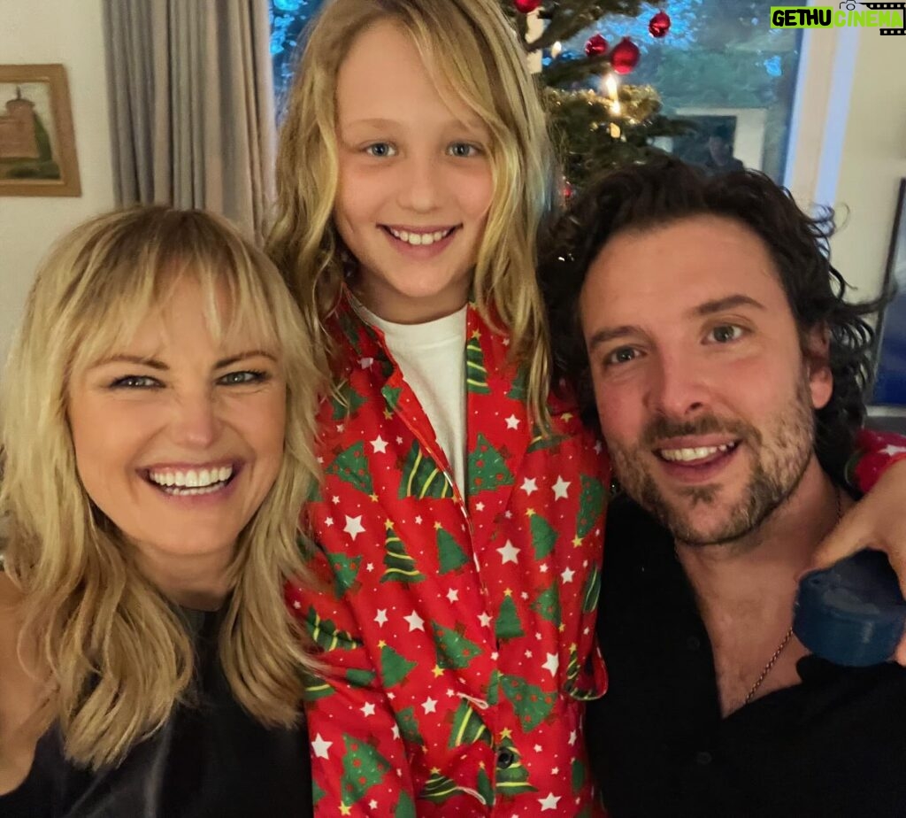 Malin Åkerman Instagram - God Jul 🎄 #godjul #merrychristmas from our family to yours 💫🌟