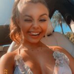 Mallory James Mahoney Instagram - Oh Friday…Let Me Hug You! 💖💖💖 #weekend #fridayvibes #friyay