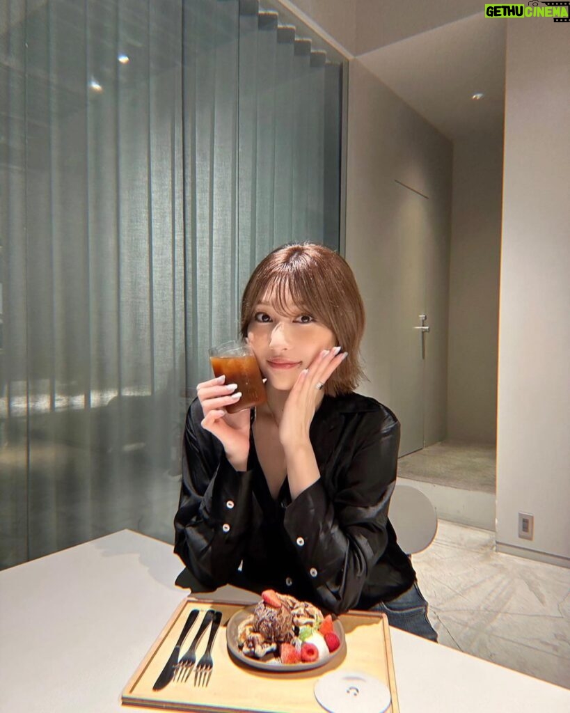 Manaka Shida Instagram - 姉とcafe♡ 雨でかみぱやぱや☔️