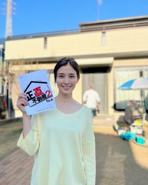 Manami Hashimoto Instagram - 明日27日火曜日22時から　#NHK にて　#正直不動産2 第8話に篠崎美智子役で出演させていただきます😊
ご覧ください😊