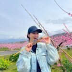 Manami Hashimoto Instagram - 今年もお誘いいただいて2回目の山梨県桃源郷💕田中農園さん。 満開の桃の花を見ながら栄養たっぷりとに育ったイワナをいただいて採れたての山菜や山椒の天ぷら、手打ちの手作りうどん、バーベキュー、美味しいものをたんまりいただきました😍😍お天気も良くサイコーすぎました(^ ^)とにかく癒された☺️