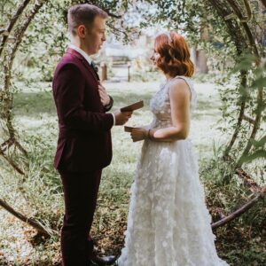 Mandalynn Carlson Instagram - That’s my husband!!!! 😍 married life is amazing 🤩 
.
📷: the amazingly wonderfully talented @rosesandreeds