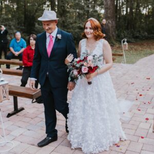 Mandalynn Carlson Instagram - That’s my husband!!!! 😍 married life is amazing 🤩 
.
📷: the amazingly wonderfully talented @rosesandreeds