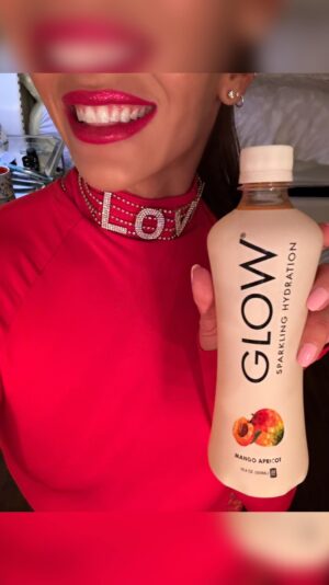 Mandy Jiroux Instagram - Birthday GLOW energy 🥳✨✨✨ #GLOWHydration #GLOWPartner #DrinkGLOW #LetsGLOW