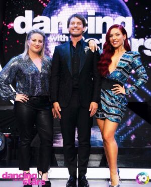 Mandy Moore Instagram - Heading back home after a little hang time in Australia with @sharnaburgess and @tristanmacmanus on DWTS Australia! What a fun trip! Hope you all have a wonderful season and @craigrevel go easy on ‘em 😏