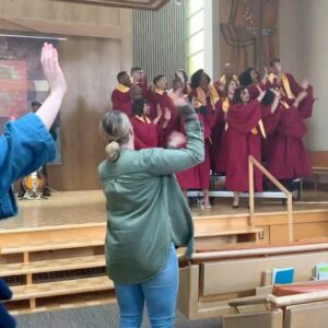 Mandy Moore Instagram - Love a little rehearsal before we shoot 😊 @zoeysplaylist #zoeysplaylist Shoutout to Team Dance for the backup 😜 @jillymeyers @jeffreymortensen