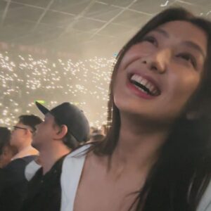 Mandy Tam Man-Huen Instagram - 很常在夜跑的時候聽大人中
每次聽到
抬起頭才發現
流眼泪的星星正在看着我
他說 加油 讓我為你
感到光榮
都會抬頭看着夜空不自覺地眼框就紅了

常常認為音樂就是會連繫人們的心與其產生共嗚
你的音樂就是這樣吧
整晚一次又一次的感動
好像過了四季有晴天也有雨天
可是你的音樂都會陪伴着在身邊
謝謝這個閃閃發亮又溫暖的你🤍
@captain.lu 

#心情200萬分好🥺✨
#YEAHHHHHHHHHHHHHHHH
#籃球與籃框的比喻也沒有很錯啦～