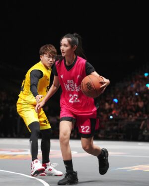 Mandy Tam Man-Huen Instagram - 係琴日嘅球場上面
有唔識打波同識打波嘅人
但係個重點就係！
大家都依然咁認真咁投入成個比賽

睇住兩隊無論邊個入波我都覺得好型
係個場側邊嗌到聲沙力竭🙀
最後仲同 @gigiicheung @sabrinasa 睇到眼濕濕🥺
我相信呢個就係籃球嘅吸引之處
我亦相信大家都感受到琴日嘅個份熱血
以前中學打波嘅時候好鍾意用呢四個字

「搏盡無悔」

係琴日我再次感受到呢四個字嘅力量

多謝 @cr881903 同所有球員特別係歌星勇士隊俾我享受左一場咁熱血嘅籃球比賽🏀🙏🏻❤️

#903allstar籃球賽 
#我愛籃球
#我愛歌星勇士隊
#2號係我嘅幸運數字琴日我有兩個2號💕💪🏻