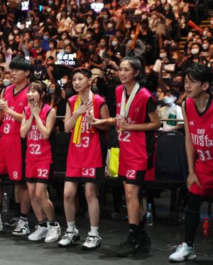 Mandy Tam Man-Huen Instagram - 係琴日嘅球場上面
有唔識打波同識打波嘅人
但係個重點就係！
大家都依然咁認真咁投入成個比賽

睇住兩隊無論邊個入波我都覺得好型
係個場側邊嗌到聲沙力竭🙀
最後仲同 @gigiicheung @sabrinasa 睇到眼濕濕🥺
我相信呢個就係籃球嘅吸引之處
我亦相信大家都感受到琴日嘅個份熱血
以前中學打波嘅時候好鍾意用呢四個字

「搏盡無悔」

係琴日我再次感受到呢四個字嘅力量

多謝 @cr881903 同所有球員特別係歌星勇士隊俾我享受左一場咁熱血嘅籃球比賽🏀🙏🏻❤️

#903allstar籃球賽 
#我愛籃球
#我愛歌星勇士隊
#2號係我嘅幸運數字琴日我有兩個2號💕💪🏻