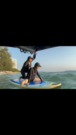 Maneerat Kam-Uan Instagram - เมื่อคุณเขาอยากผจญภัย 😅 เบื้องหลังมันก็แบบนี้ละครัช 
เสียงครูขำอร่อยมากนะ @bibb 
#จะไปป่ะหล่ะ #wingfoil #beginner