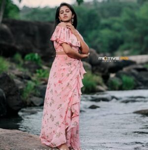 Maneesha Mahesh Instagram - Be your own kind of beautiful ❣#actress #Asianet click @motive_pix_studio