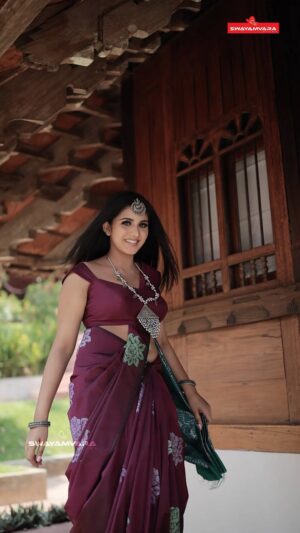 Maneesha Mahesh Instagram - ✨

Costume  @swayamvarasilksindia
 
Location @the_travancore_heritage 

Photography @ @abi_fine_shooters 

MUA  @vijilsmakeover 

Styling @leirakuncysiby 

Jewellery @planetjewel