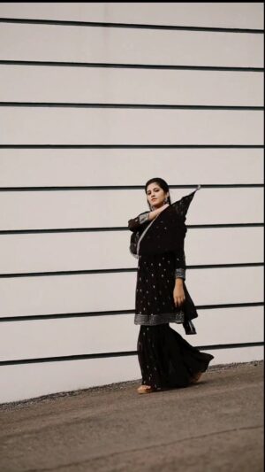 Maneesha Mahesh Instagram - 🌸🌸🌸

🎥 @midhinlal