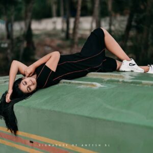 Maneesha Mahesh Instagram - Love me or hate me I am still gonna shine ❤
#actress#Asianet clik @aneesh_motive_pix @motive_pix_studio